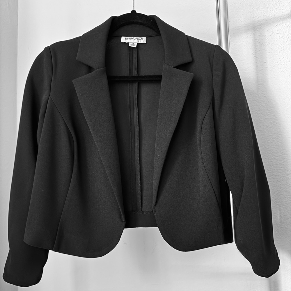 Classic black cropped blazer 🖤
